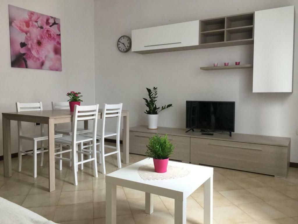리미니 La Casa Di Clara Ombrellone Con 2 Lettini Al Lido San Giuliano Gratis E Parcheggio Privato Gratis 아파트 외부 사진